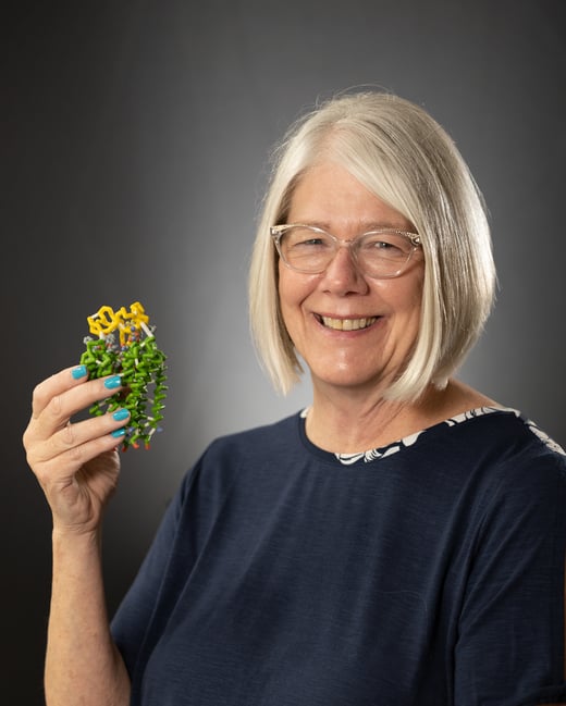 Mari_Knutson_with_model