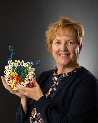 Mary_Howard_with_model-1
